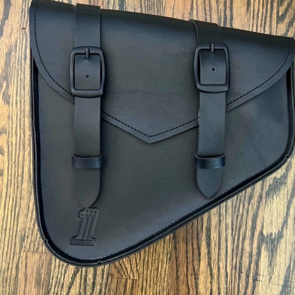 Harley-Davidson Black Leather Standard Line Swingarm Saddle Bag 883/1200/Dyna
